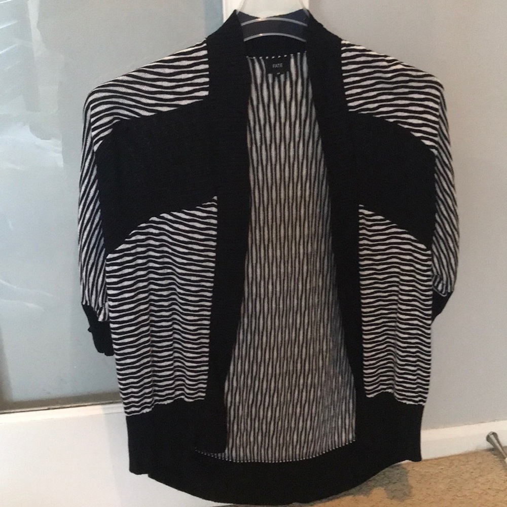 Black & white open front short sleeved cardigan